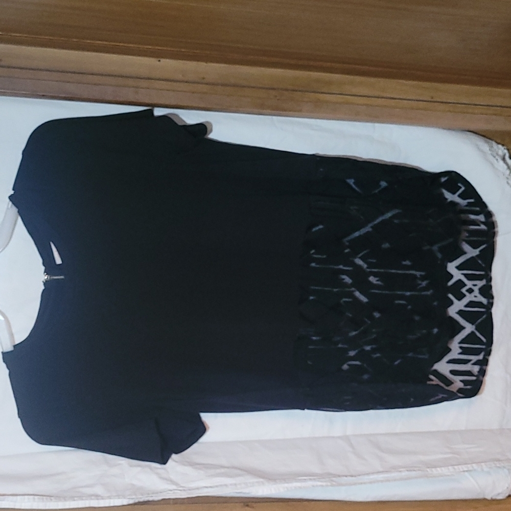 Pixley Women's short sleeve black XL with sheer geometric hi low bottom